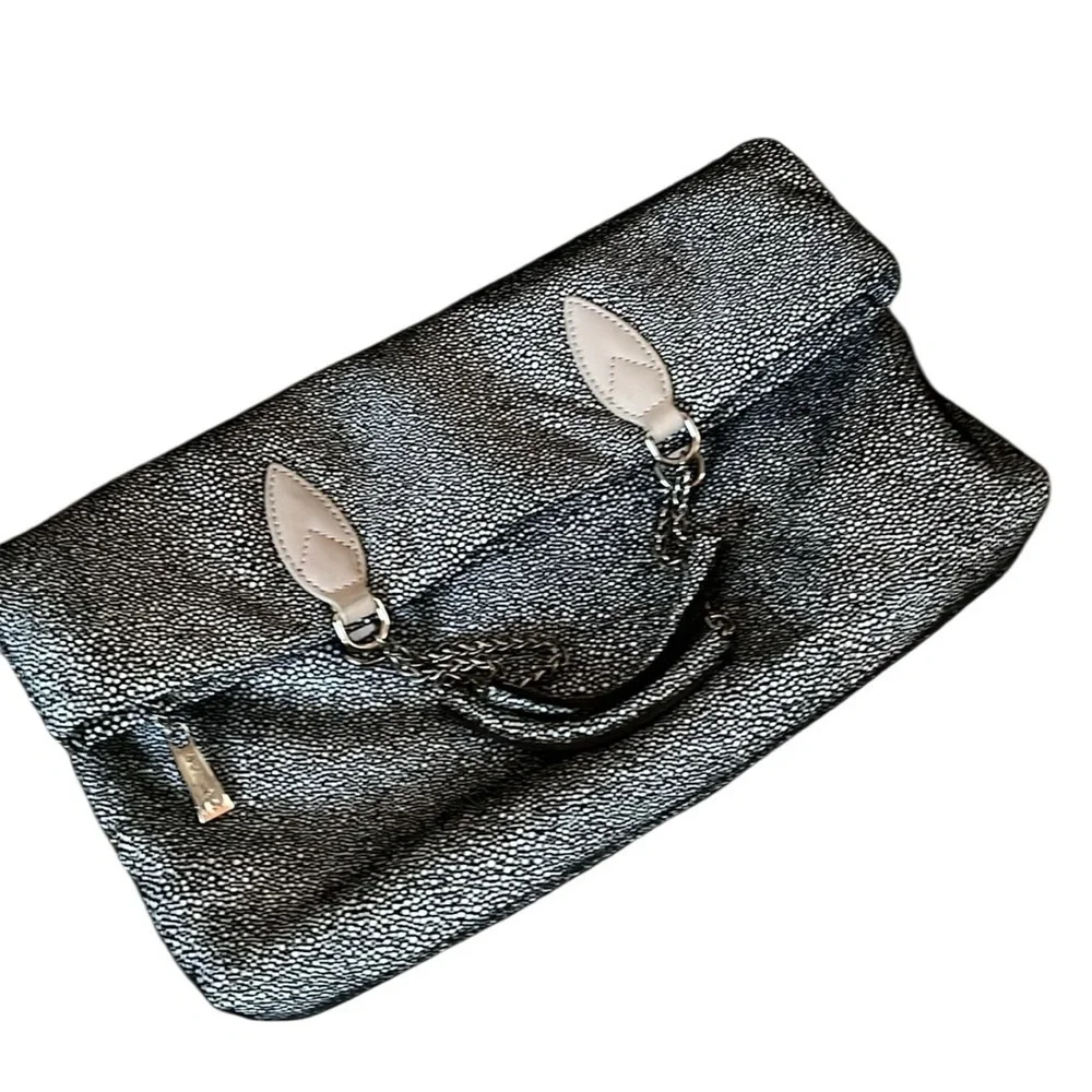 SORIAL Black and White Pebbled/ Dot Shimmer Chain Link Hand Bag